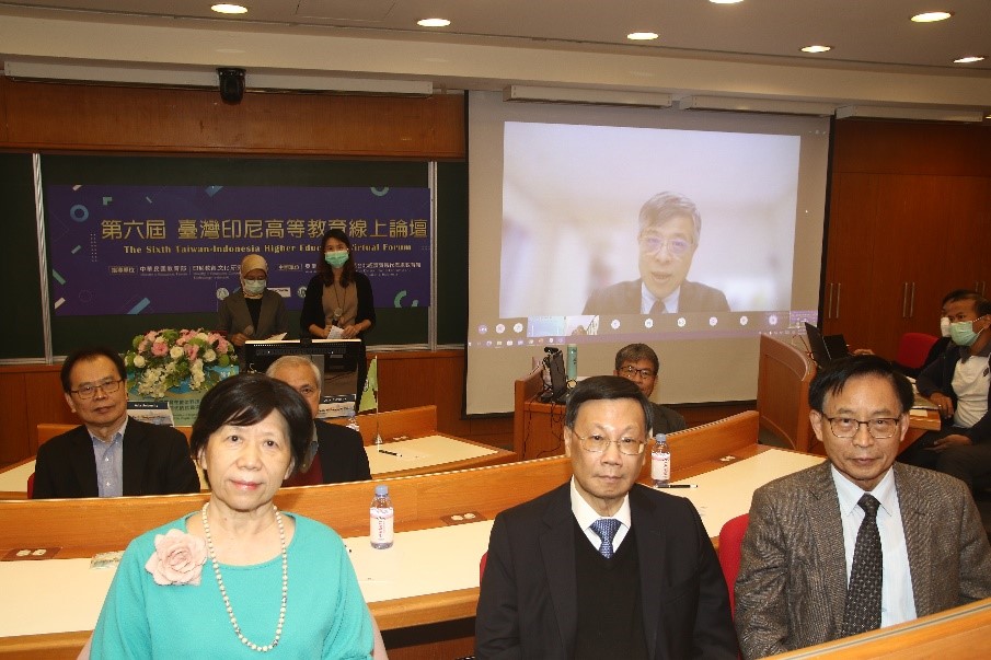 President Tsai (center) attended the Forum and gave his welcome remarks online.
