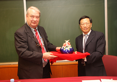 Nobel Prize Laureate Dr. Ferid Murad Lectures at Asia University